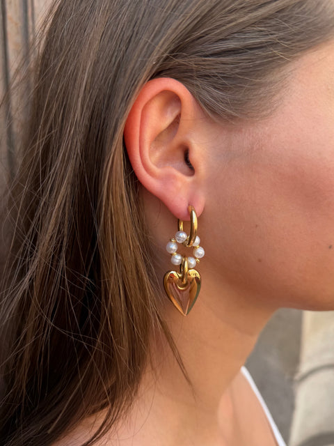 Boucles d'Oreilles Créole Dorée – Perles & Pendentif Cœur Bombé