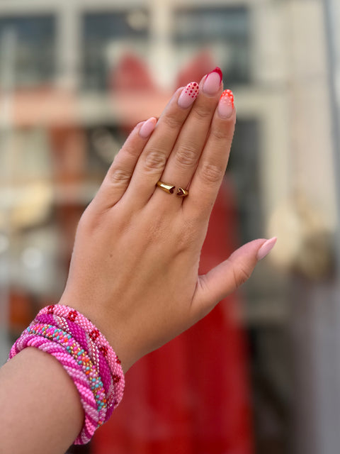 Bague Anneau Doré Ciselé – Cœur Rouge